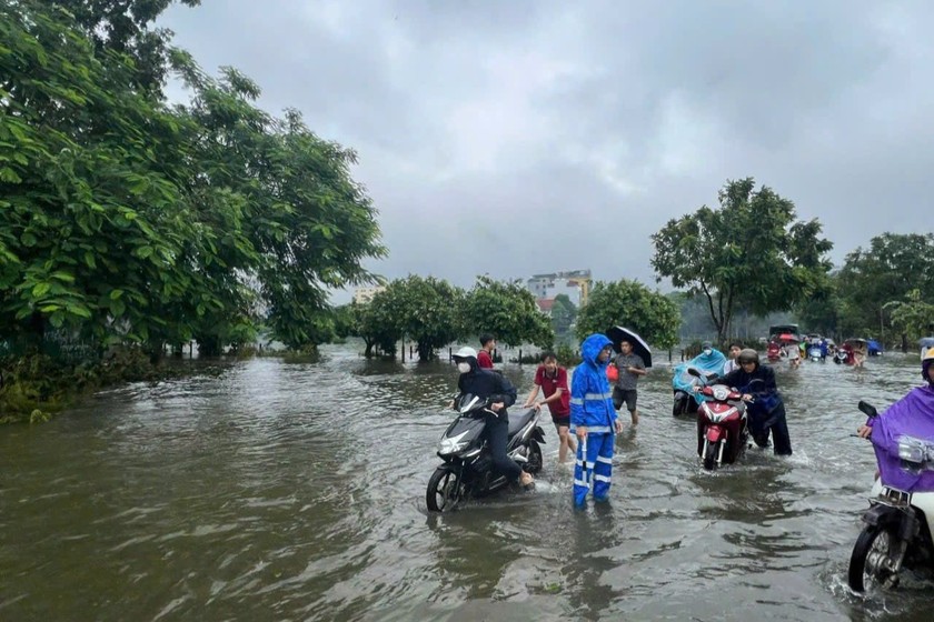 Ngập, úng trên tuyến đường 70 đoạn qua UBND Phường Phúc La và nút giao Phúc La – Cầu Bươu, Quận Hà Đông.