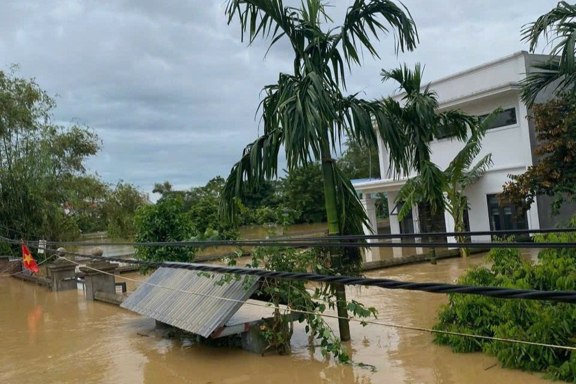 Một ngôi nhà bị ngập nước tại thôn An Lạc, xã Trung Giã, huyện Sóc Sơn, TP Hà Nội. Ảnh: Hà Nhung