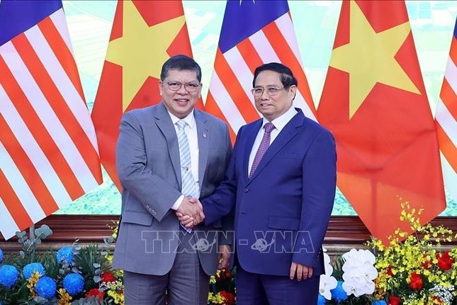 Thủ tướng Phạm Minh Chính với Chủ tịch Hạ viện Malaysia Tan Sri Dato’ Johari Bin Abdul. Ảnh: Phạm Kiên/TTXVN