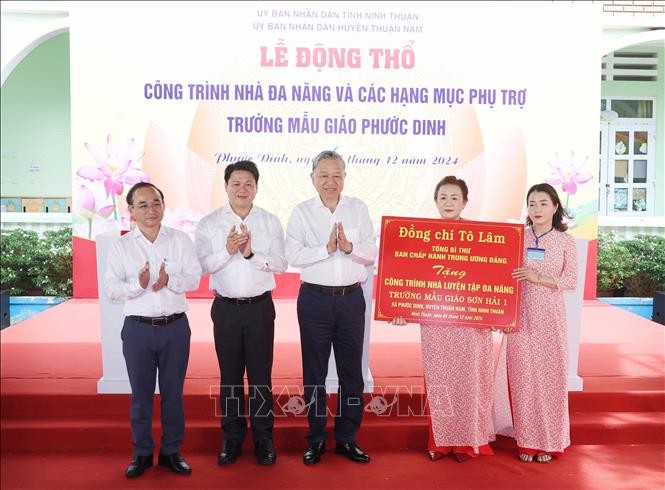 Tổng Bí thư Tô Lâm tặng công trình nhà đa năng cho trường Trường Mẫu giáo Sơn Hải 1. Ảnh: Thống Nhất/TTXVN