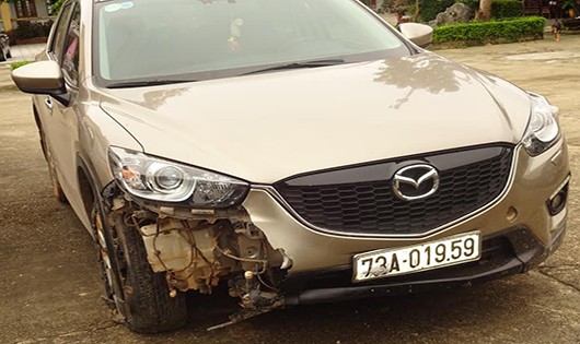 Xe Mazda CX5 gây ra tai nạn rồi bỏ trốn (ảnh do công an cung cấp).