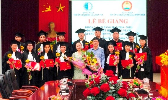 Lễ bế giảng lớp Văn bằng 2 - Đại học Luật, Khóa 2 mở tại Trường Trung cấp Luật Đồng Hới được tổ chức vừa qua.