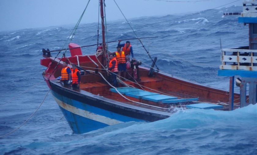 Bảy ngư dân Quảng Bình mất liên lạc trên biển được cứu hộ, cứu nạn. (Ảnh minh họa từ internet)