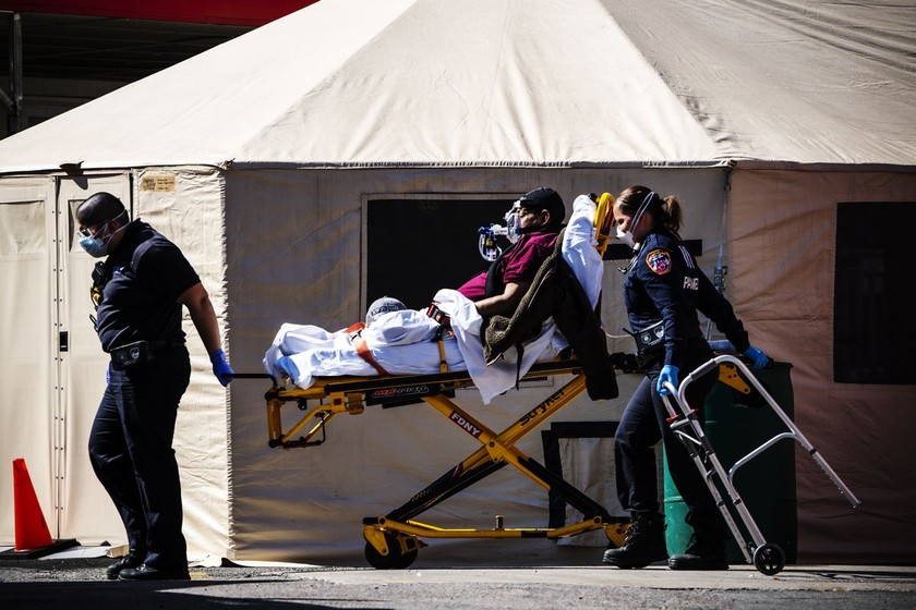 Các bệnh viện ở TP New York đang phải đối mặt với tình trạng thiếu giường, máy thở và thiết bị bảo vệ cho nhân viên y tế. Ảnh: Getty Image