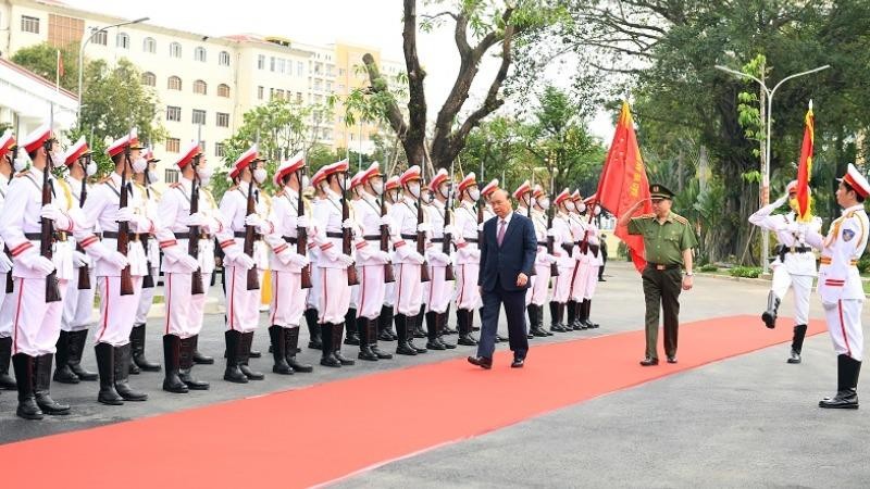 Thủ tướng Chính phủ Nguyễn Xuân Phúc duyệt Đội Danh dự Công an nhân dân. Ảnh: bocongan.gov.vn