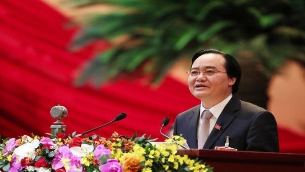 Ông Phùng Xuân Nhạ, 
Ủy viên Trung ương Đảng, Bộ trưởng Bộ GD-ĐT trình bày tham luận của Ban Cán sự Đảng Bộ GD-ĐT tại Đại hội XIII của Đảng.