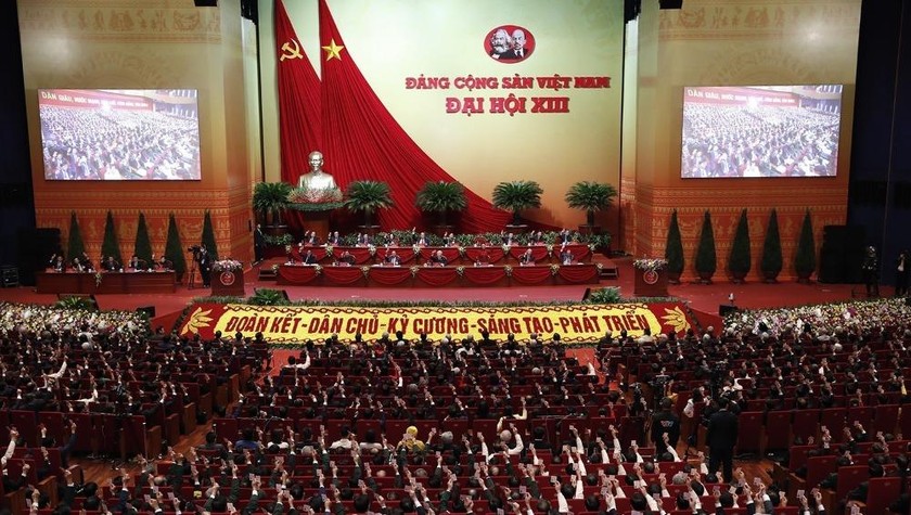 Đại hội XIII biểu quyết thông qua Nghị quyết Đại hội.