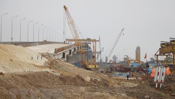Nhà thầu xây lắp đẩy nhanh tiến độ thi công đoạn Cao Bồ-Mai Sơn thuộc dự án đầu tư xây dựng cao tốc Bắc-Nam phía Đông. Ảnh: Đức Phương/TTXVN