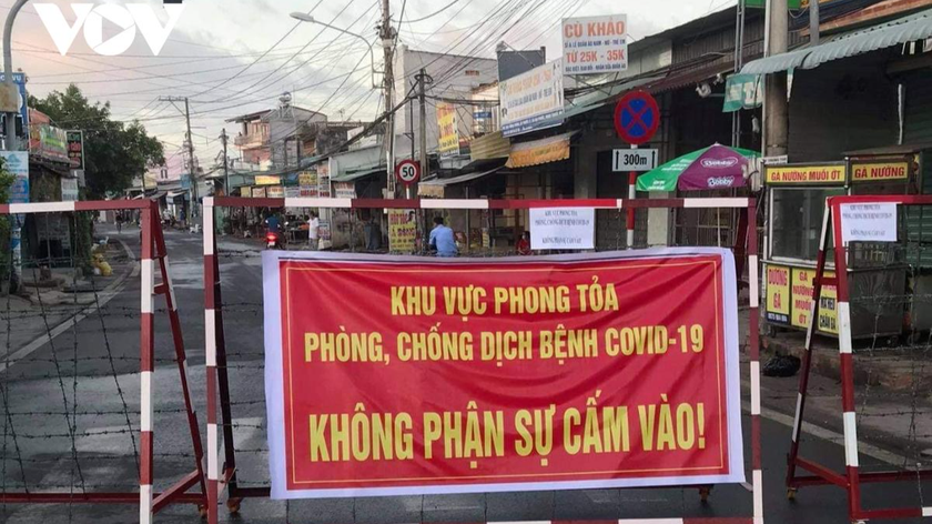 Khu vực phong tỏa tại huyện Nhơn Trạch với gần 1.500 người liên quan đến ca nghi mắc COVID-19 cuối tháng 6.