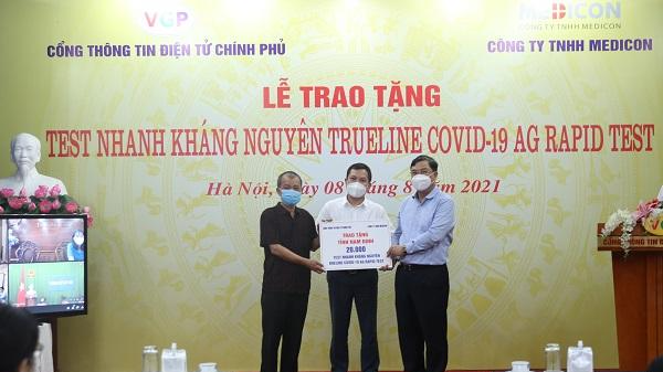 Tặng 100.000 bộ kit xét nghiệm COVID-19 cho các địa phương