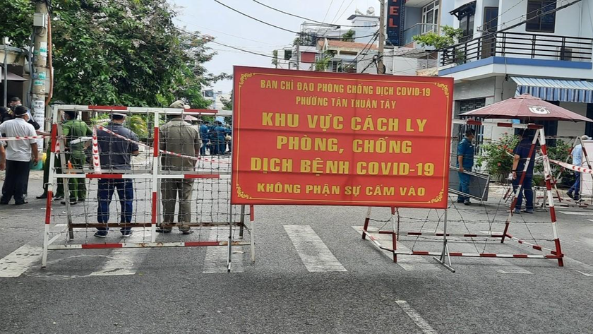 Làm tốt việc giãn cách, cách ly để kiểm soát lây nhiễm dịch COVID-19. Ảnh: HCDC