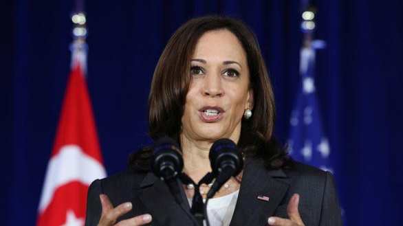 Phó Tổng thống Mỹ Kamala Harris phát biểu tại Singapore ngày 24/8 - Ảnh: Reuters