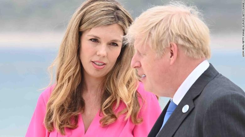 Thủ tướng Boris Johnson và vợ Carrie Johnson tại hội nghị thượng đỉnh G7 ở Cornwall vào tháng 6. Ảnh: CNN