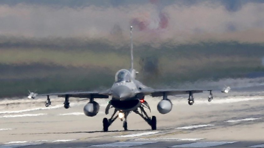 Một máy bay chiến đấu F-16 của Không quân Thổ Nhĩ Kỳ hạ cánh xuống căn cứ không quân Incirlik. Ảnh: Reuters
