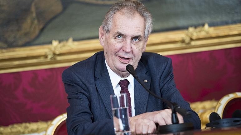 Tổng thống Séc Milos Zeman phát biểu trước giới truyền thông vào tháng 4/2019. Ảnh: AFP