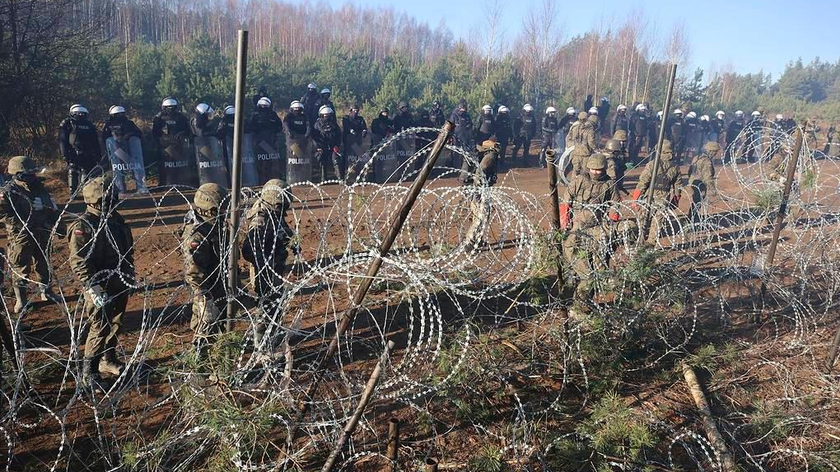 Ba Lan tập trung 15.000 quân, thiết giáp và phòng không ở biên giới với Belarus để đối phó cuộc khủng hoảng di cư. Ảnh: TASS (công bố ngày 9/11/2021)