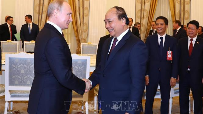 Chủ tịch nước Nguyễn Xuân Phúc (khi còn là Thủ tướng Chính phủ) và Tổng thống Nga Vladimir Putin trong khuôn khổ chuyến thăm chính thức Liên bang Nga, ngày 22/5/2019, tại thủ đô Moscow. Ảnh tư liệu: Thống Nhất/TTXVN