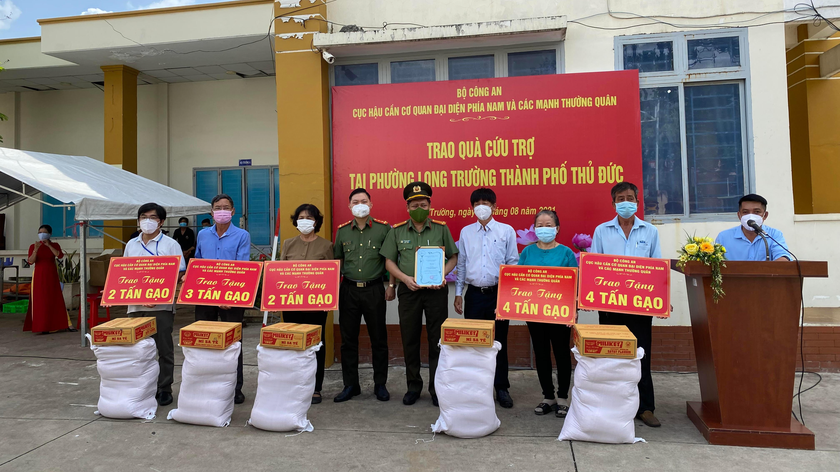 Công an thành phố Hồ Chí Minh tích cực tham gia nhiều hoạt động xã hội. Ảnh: Bùi Văn Phương