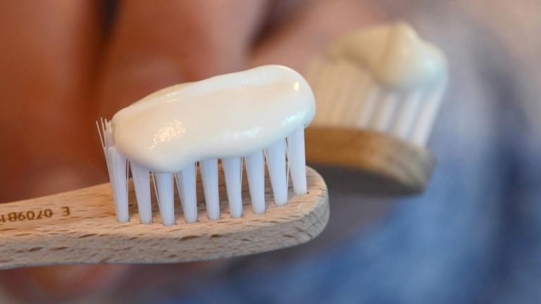 Các nhà nghiên cứu gợi ý rằng bệnh Alzheimer’s có thể được ngăn ngừa bằng kem đánh răng. Ảnh: Global Look Press