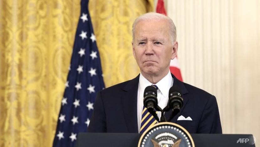 Tổng thống Mỹ Joe Biden phát biểu trong với Thủ tướng Singapore Lý Hiển Long tại Phòng Đông của Nhà Trắng ở Washington vào ngày 29/3/2022. Ảnh: AFP