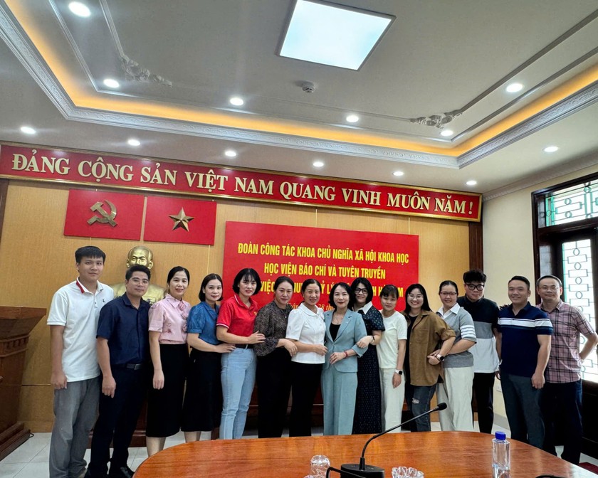 Đoàn Học viên cao học Khoa Chủ nghĩa xã hội khoa học thuộc Học viện báo chí và Tuyên truyền đầu tiên được đi thực tế cơ sở trong quá trình đào tạo trong buổi làm việc tại huyện Lý Nhân (Hà Nam)