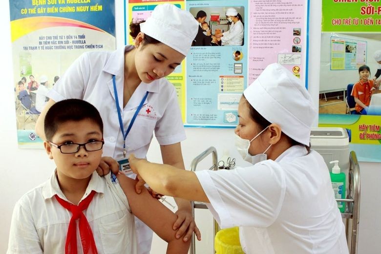 Tiêm vaccine là một trong những biện pháp tốt nhất để phòng bệnh. (Ảnh: chinhphu.vn)