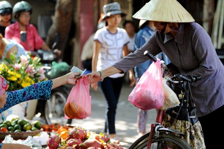 Phụ nữ thường tiếp xúc với các sản phẩm nhựa nhiều hơn nam giới. (Ảnh minh họa. Nguồn: Internet) 