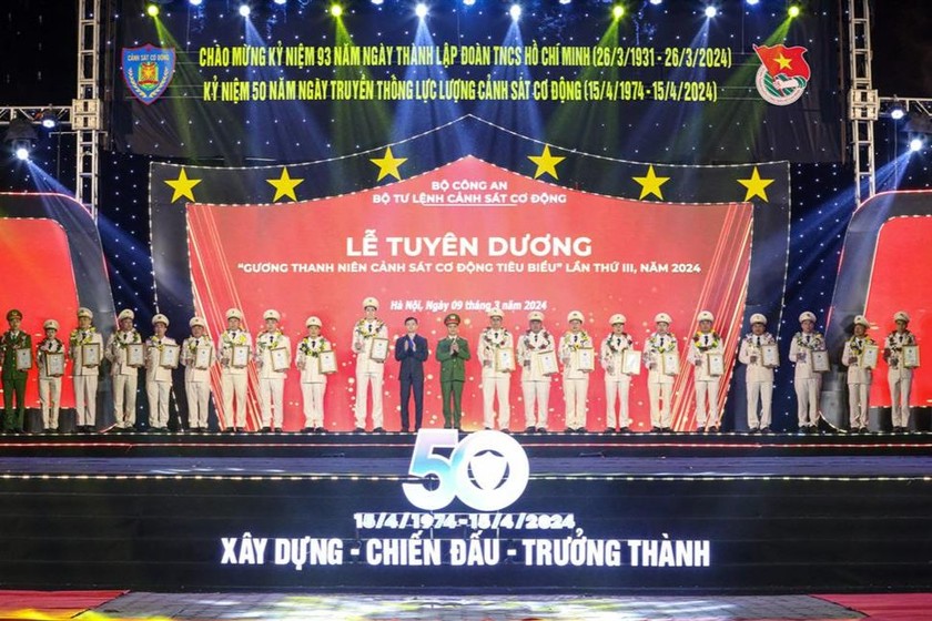 Tuyên dương các tấm gương Thanh niên Cảnh sát cơ động tiêu biểu. (Nguồn ảnh: bocongan.vn)