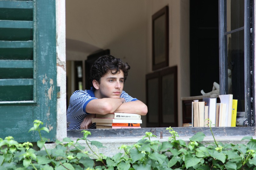 Sách giúp con người kết nối với thế giới. (Ảnh minh họa, nguồn: Call me by your name) 