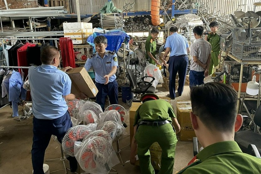 Lực lượng chức năng tỉnh Bắc Ninh tịch thu gần 3.000 linh kiện quạt điện nhập lậu - Ảnh: Cục QLTT tỉnh Bắc Ninh