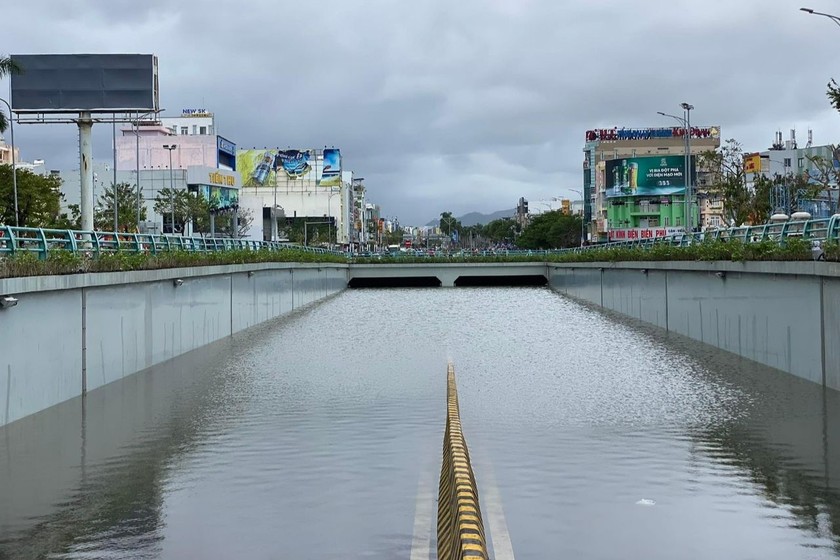 Một hầm chui ngập nước sau đợt mưa lịch sử tại TP Đà Nẵng. (Ảnh trong bài: Lưu Hương)