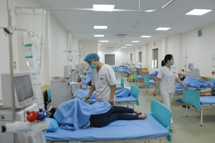 Các công nhân đang được điều trị tích cực tại bệnh viện. Nguồn ảnh: Xuân Hậu.