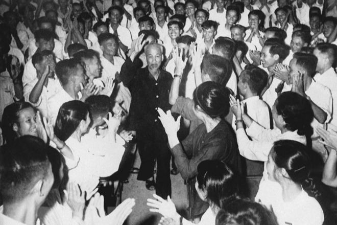 Bác Hồ đến dự Hội nghị cán bộ Công đoàn cơ sở toàn miền Bắc 13.8.1962. (ẢnhTư liệu: TTXVN)