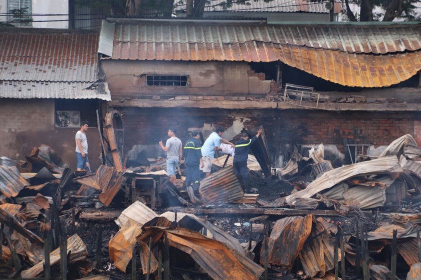 Cảnh hoang tàn sau đám cháy tại một khu dân cư nghèo trên địa bàn TP HCM đầu tháng 4 vừa qua. (Ảnh: LĐ) 