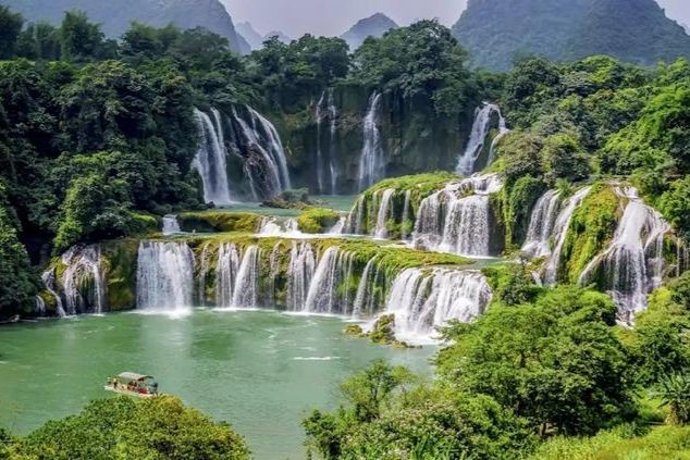Thác Bản Giốc nằm trong danh sách 21 thác nước đẹp nhất thế giới năm 2024. (Ảnh: Traveloka)