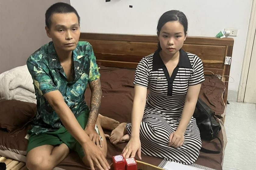 Bắt giữ 2 đối tượng là Nguyễn Diệu Anh và Nguyễn Văn Quý có hành vi làm giả con dấu, tài liệu của cơ quan, tổ chức.