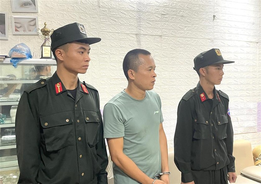 Lực lượng Công an bắt giữ đối tượng Đoàn Văn Thắng.