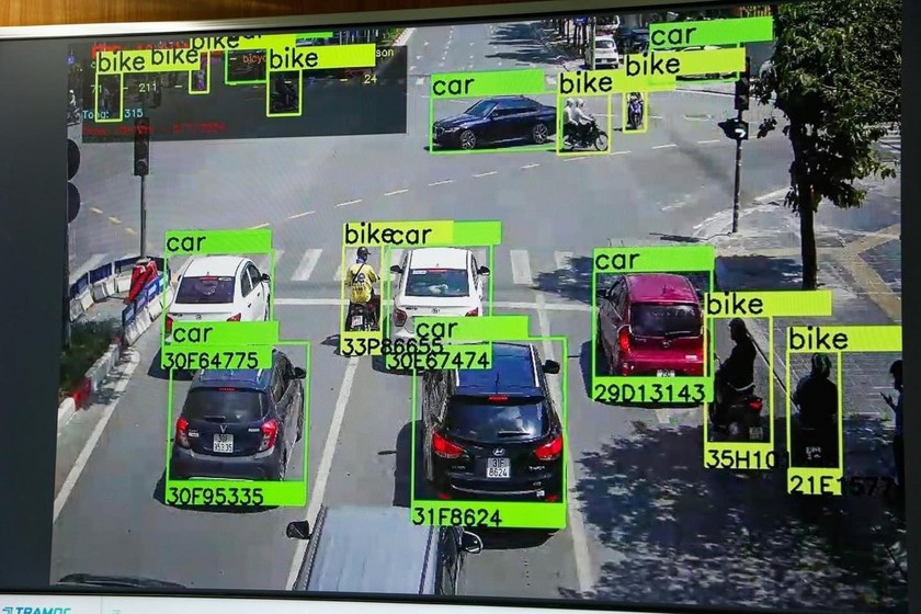 Hệ thống camera ghi lại rõ nét biển số ô tô và xe máy theo thời gian thực. (Nguồn: VTV)