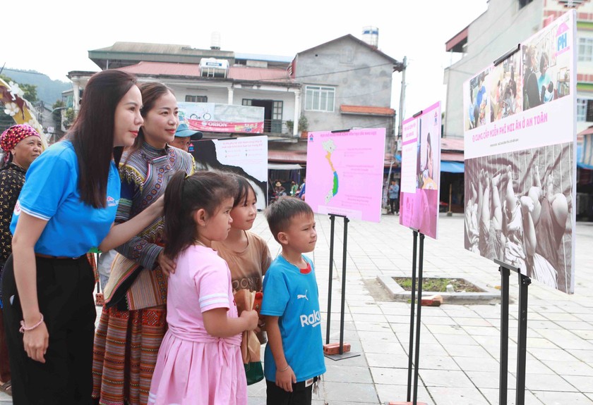 Chuỗi hoạt động truyền thông nhằm tuyên truyền sâu rộng đến các tầng lớp Nhân dân về phương thức, thủ đoạn hoạt động của tội phạm mua bán người hiện nay. (Ảnh: Hội LHPNVN)