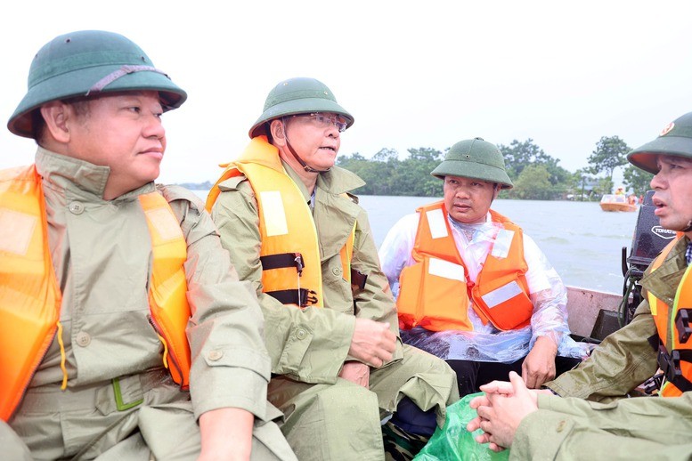 Phó Thủ tướng nêu rõ, &quot;trong trường hợp cần sự hỗ trợ của bộ, ban, ngành, Chính phủ thì các đồng chí cứ báo cáo kịp thời&quot; - Ảnh: VGP/Đức Tuân