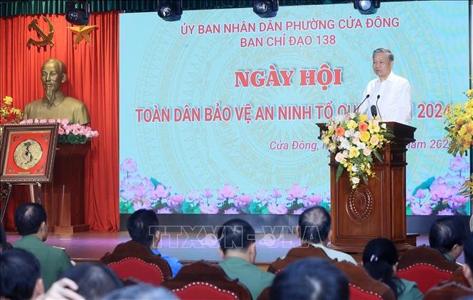 Chủ tịch nước dự Ngày hội toàn dân bảo vệ an ninh Tổ quốc tại phường Cửa Đông