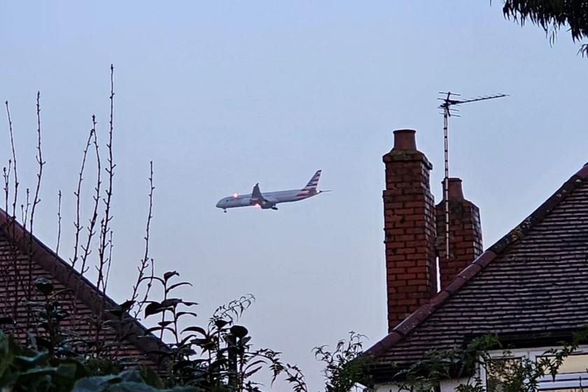 Một đêm ngủ ở ngoại ô London mất ngủ... vì ô nhiễm tiếng ồn. Thành phố Heathrow ở ngoại ô London có Sân bay quốc tế Heathrow. Ảnh: Huy Hoàng