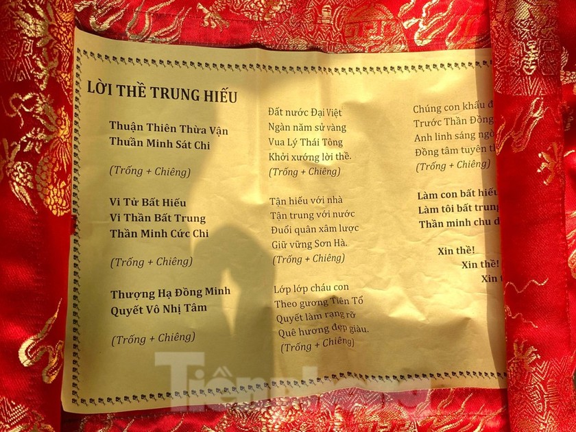 Lời thề trung hiếu nêu cao lòng tự tôn dân tộc, giáo dục truyền thống lịch sử cho thế hệ trẻ. (Ảnh: Gia Linh)