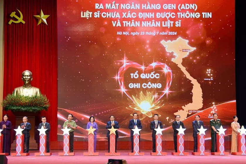 Ngày 23/7 Thủ tướng Phạm Minh Chính đã ấn nút kích hoạt, ra mắt Ngân hàng gen liệt sĩ chưa xác định được thông tin và thân nhân liệt sĩ. (Nguồn: Bộ LĐTBXH) 