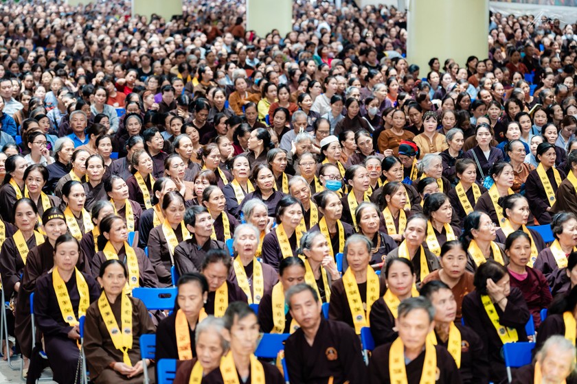 Chùa Khai Nguyên (xã Sơn Đông, thị xã Sơn Tây, TP. Hà Nội) ngày 15/8 đã trang nghiêm tổ chức Đại lễ Vu Lan báo hiếu, đông đảo phật tử từ thập phương về tham dự trong niềm Pháp lạc viên mãn nhằm nêu cao tinh thần tri ân, báo ân, uống nước nhớ nguồn của dân tộc và đạo Pháp trong ngày đầu Pháp hội. (Ảnh: Chùa Khai Nguyên)