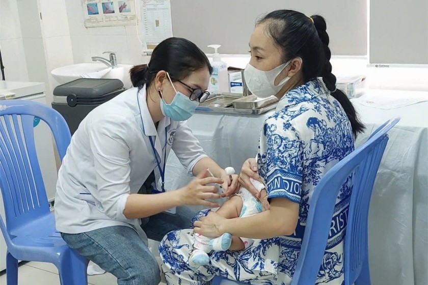 Cách phòng, chống bệnh sởi lây lan trong cộng đồng tốt nhất là tiêm vaccine sởi đầy đủ. (Ảnh minh họa - Nguồn: Sở Y tế TP HCM)