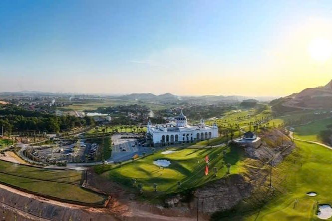 Sân golf Việt Yên (Ảnh Phạm Văn Minh)