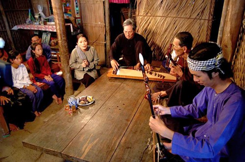 Một buổi sinh hoạt đờn ca tài tử ở Long An (Ảnh: Văn nghệ Long An)