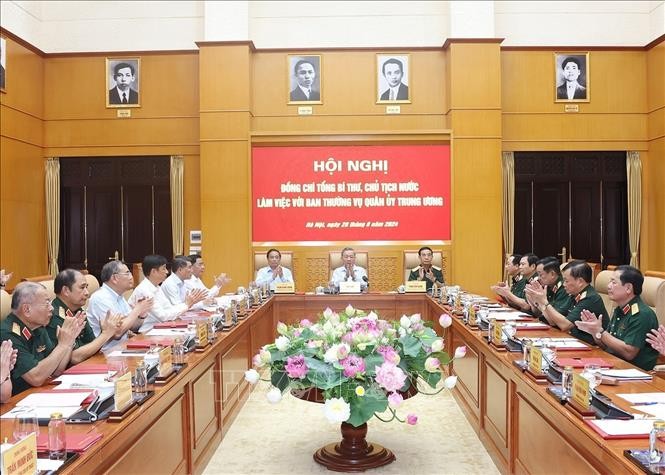 Tổng Bí thư, Chủ tịch nước Tô Lâm, Bí thư Quân ủy Trung ương chủ trì làm việc với Ban Thường vụ Quân ủy Trung ương. Ảnh: Trí Dũng/TTXVN