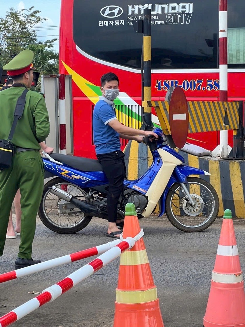 Vụ án xảy ra vào 22h, nhưng CQĐT thực nghiệm hiện trường vào ban ngày.
